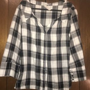 🌹PLAID OVERSIZED BUTTON UP TOP🌹